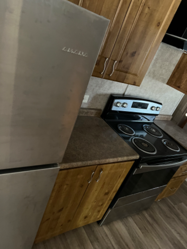 980 Moseley St - Photo 2 of 14