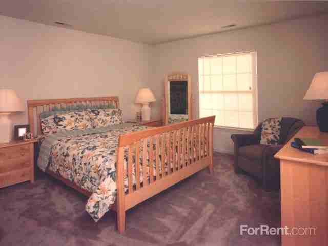 Marsh Creek Village Apartments - Photo 3 of 5