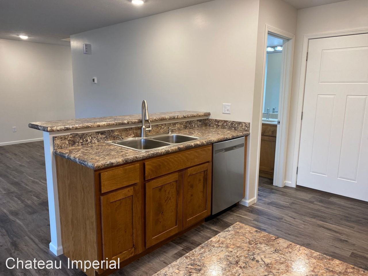 606 Bowen - Photo 3 of 21