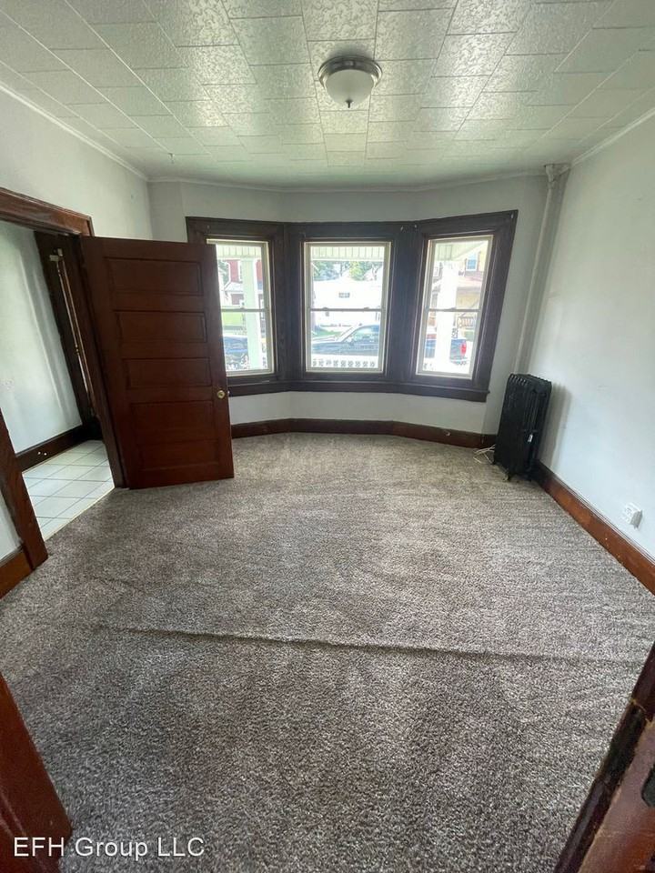 322-324 N Garfield Avenue - Photo 2 of 12