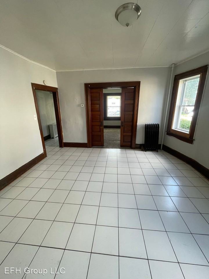 322-324 N Garfield Avenue - Photo 3 of 12