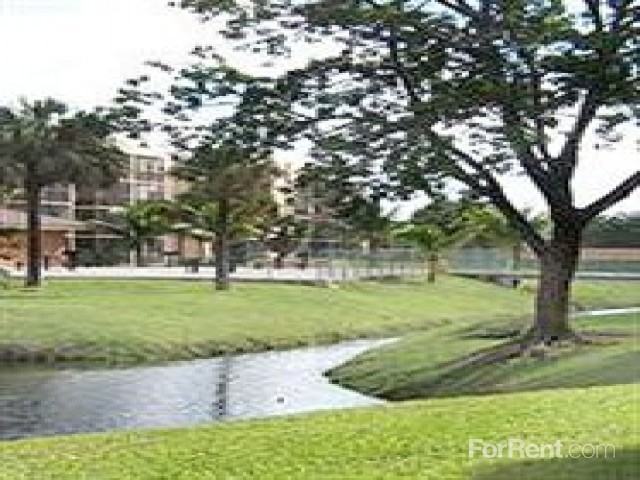 2500 Inverrary Club Apartments - Photo 2 of 17