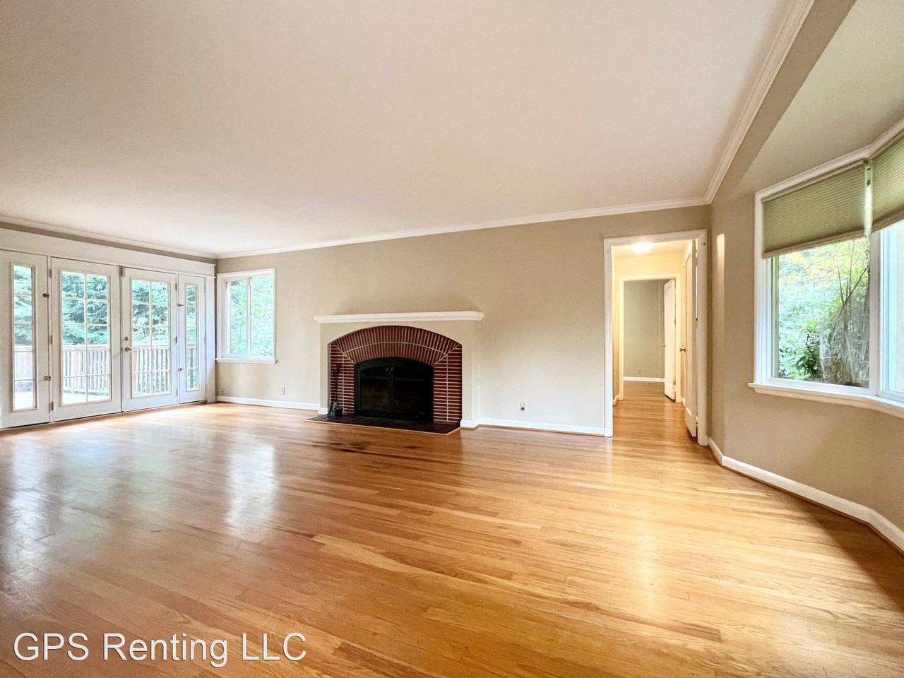 10340 Fischer Pl Ne - Photo 2 of 27