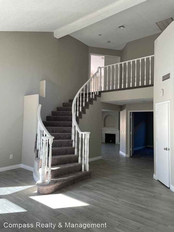 8425 Haven Brook Ct - Photo 3 of 12