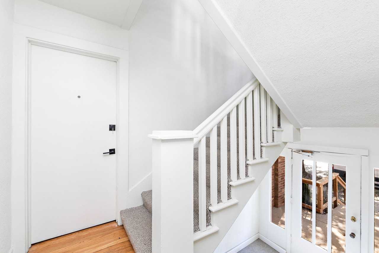 1800 W 41st St - Photo 3 of 34