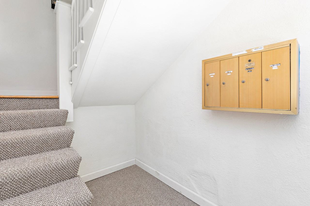 1800 W 41st St - Photo 4 of 34