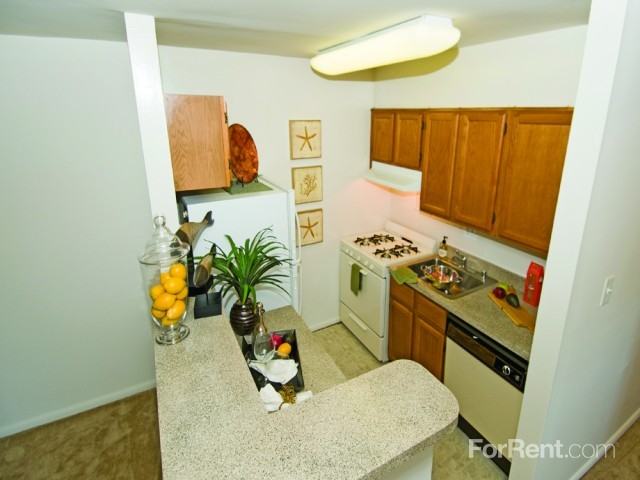 Marlow Plaza Apartments 2900 St Clair Dr, Marlow Heights, MD 20748