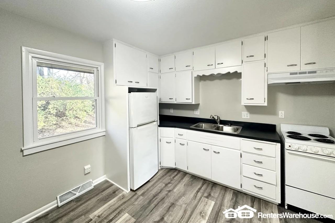 3317 Se 4th St - Photo 2 of 12