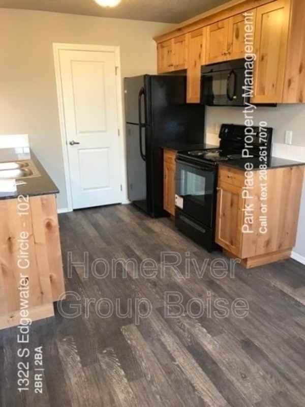 1322 S Edgewater Cir - Photo 2 of 22