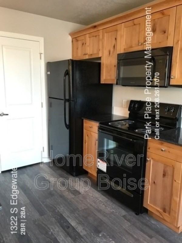 1322 S Edgewater Cir - Photo 4 of 22