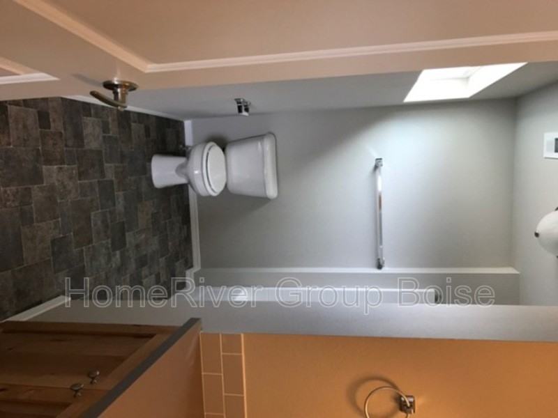 1322 S Edgewater Cir - Photo 7 of 22