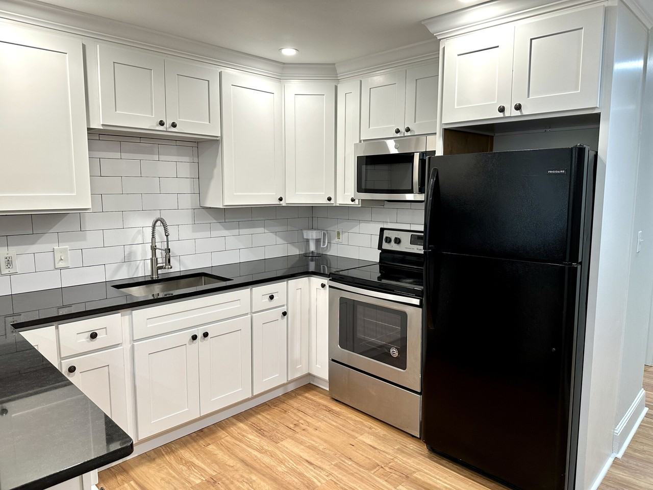 616 Columbus Ave #B1 - Photo 6 of 9