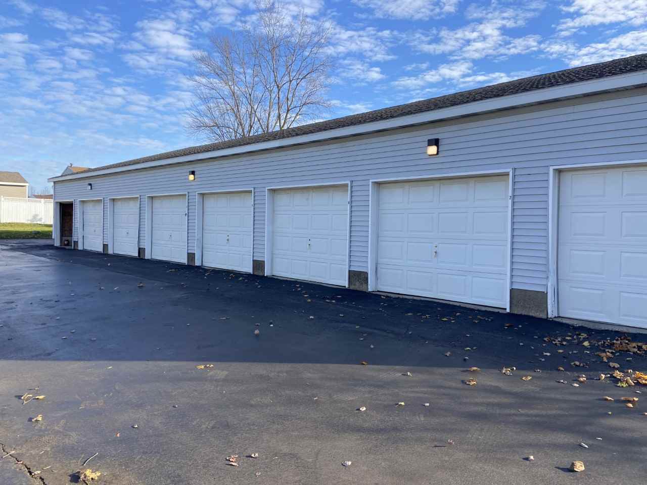 1041 E 16th St - Photo 2 of 10