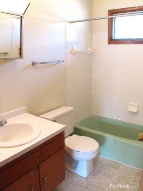 DeVille Regency Apartments - Photo 3 of 9