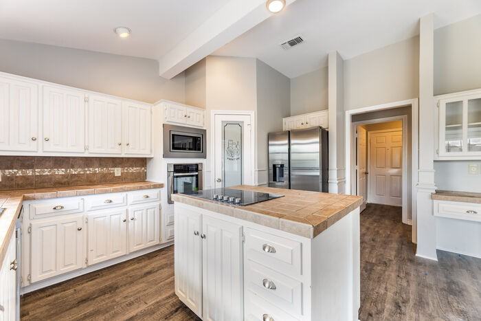 608 Westway Dr - Photo 2 of 43