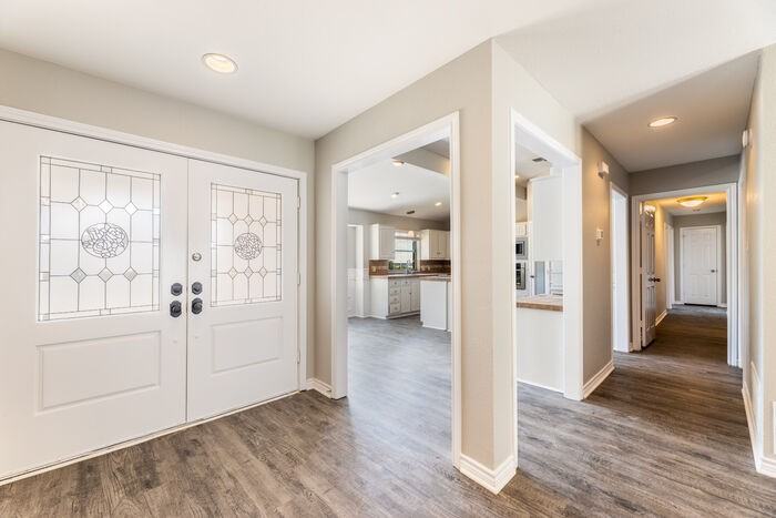 608 Westway Dr - Photo 3 of 43