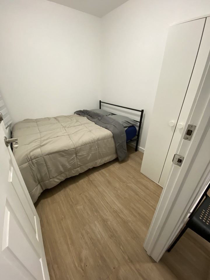 2385 Dundas Street West - Photo 3 of 9