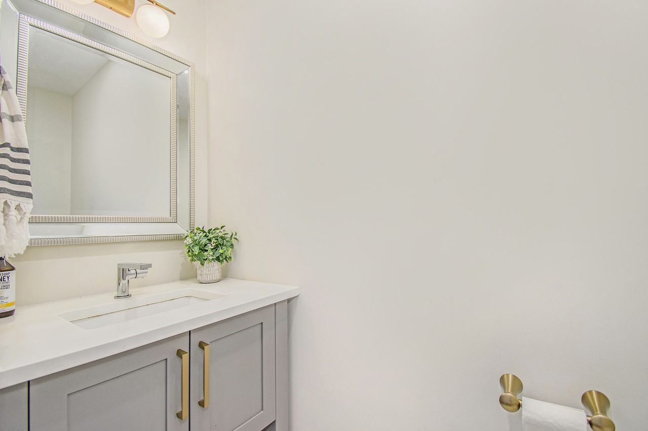 330 Dovercourt Avenue - Photo 3 of 25