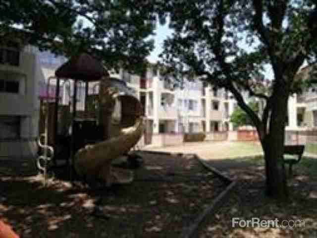 Melody Parc Residences - Photo 2 of 12