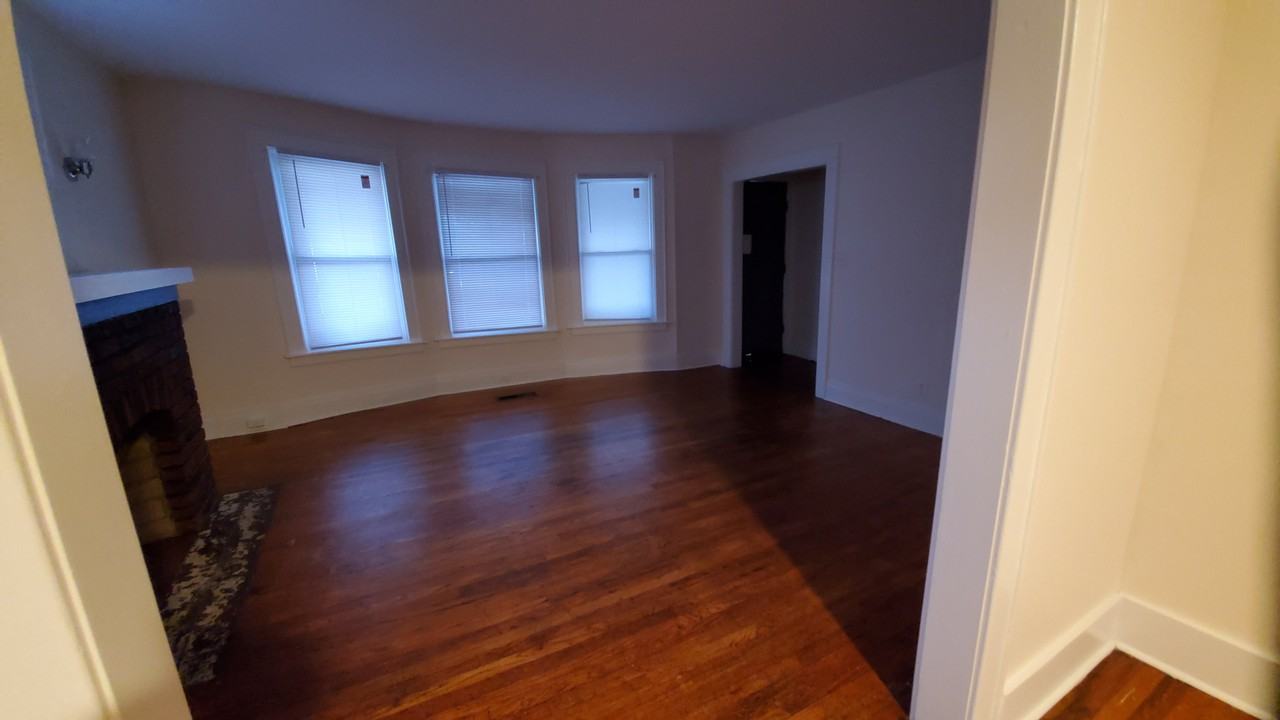 206 Hall Ave #1 - Photo 5 of 17