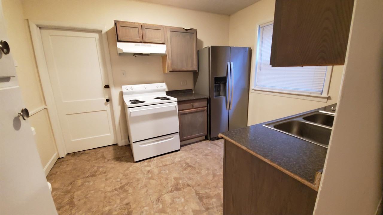 206 Hall Ave #1 - Photo 7 of 17