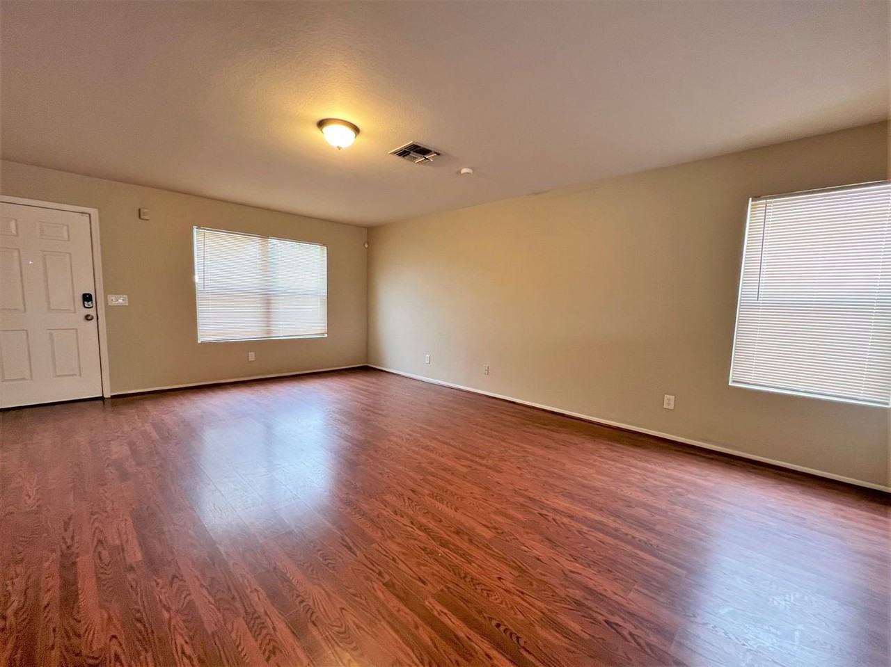 12648 N Main St - Photo 2 of 13