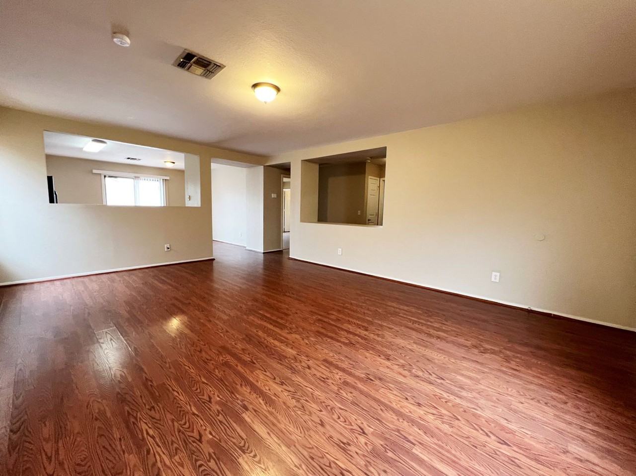 12648 N Main St - Photo 3 of 13