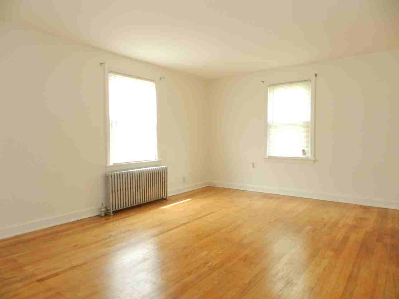 564 Spruce Ave - Photo 3 of 11