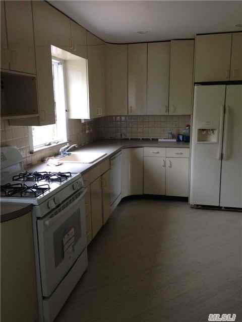 30 Suffolk Blvd - Photo 3 of 14