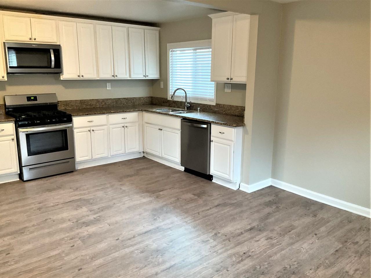 702 Sunnyside Ave - Photo 3 of 22