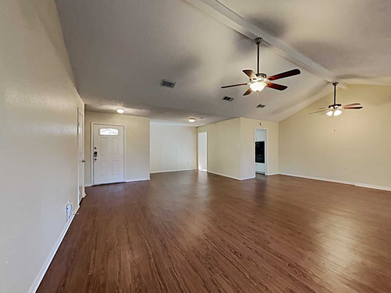 218 Taranto Ln - Photo 3 of 17