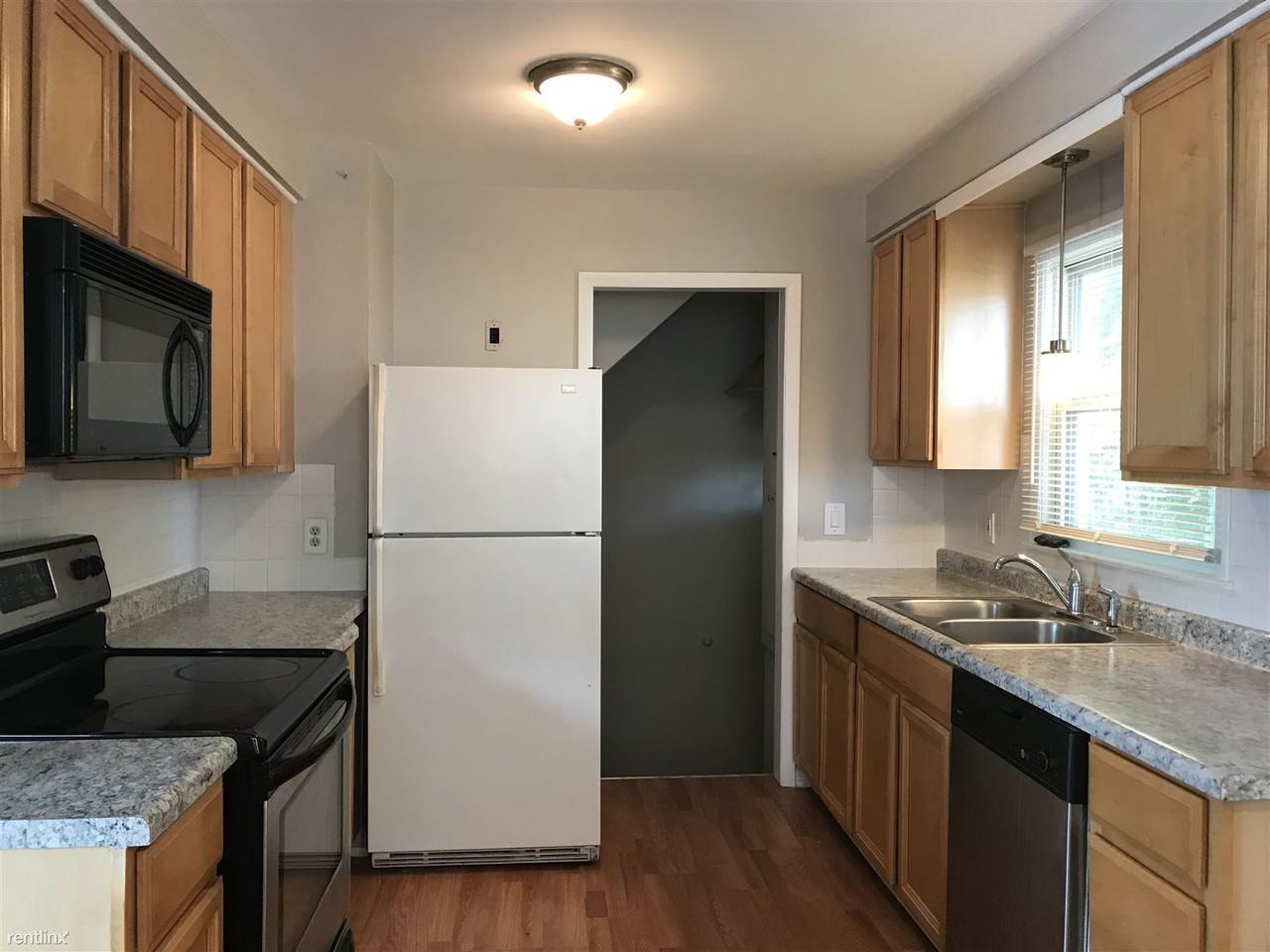 415 W Maple Rd - Photo 3 of 14