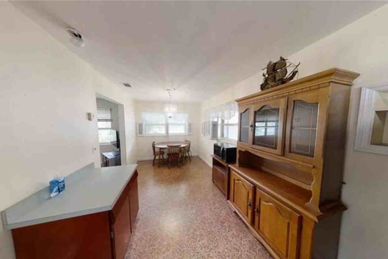 155 W Laila Dr - Photo 3 of 10