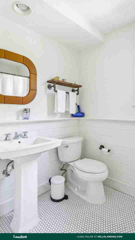 200B Reinhardt St Se #B - Photo 2 of 14