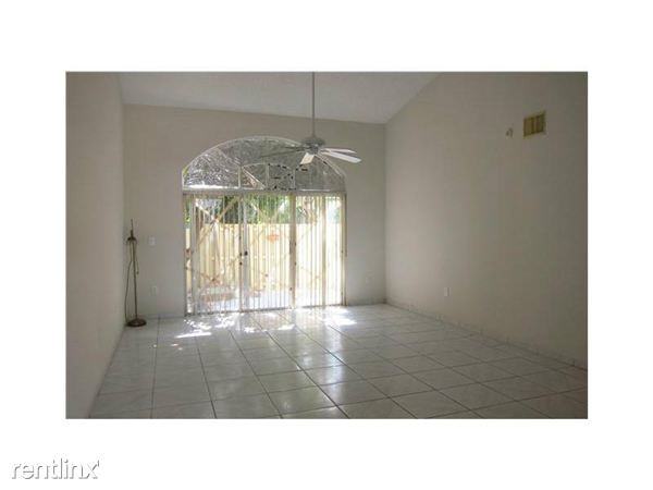 15870 SW 85th Ln - Photo 2 of 11