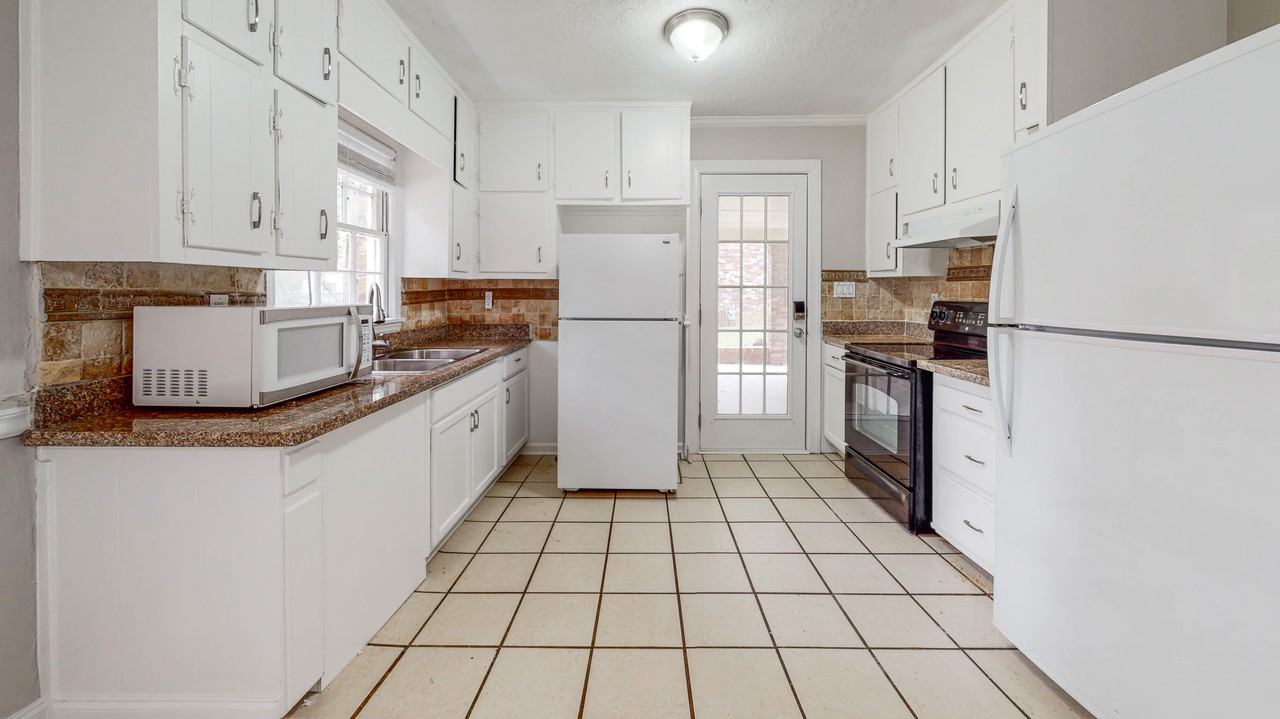 Sherwood Dr - Photo 3 of 10