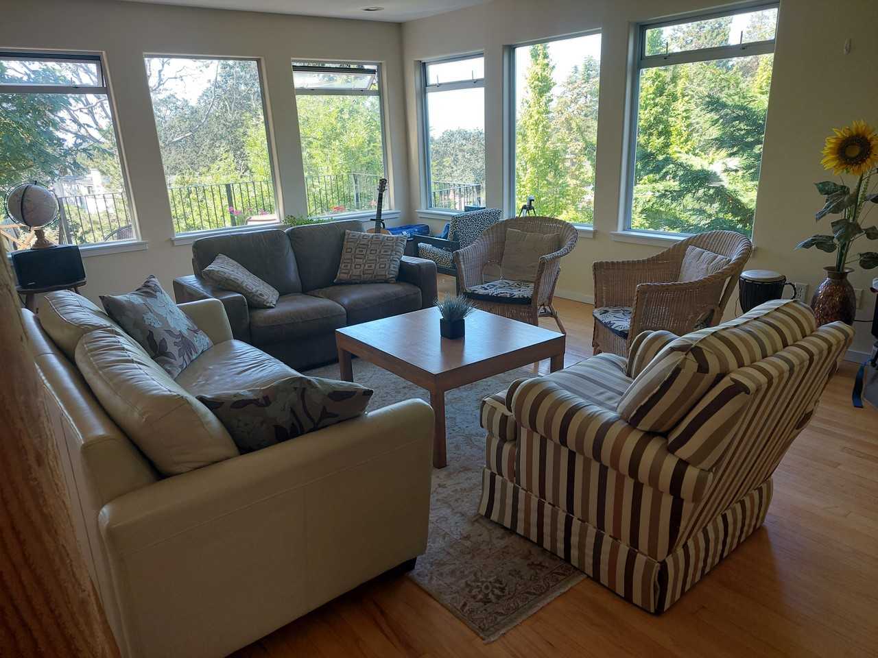 1315 Manor Road, Victoria, BC V8S 2A3 4 Bedroom House for 4,300/month