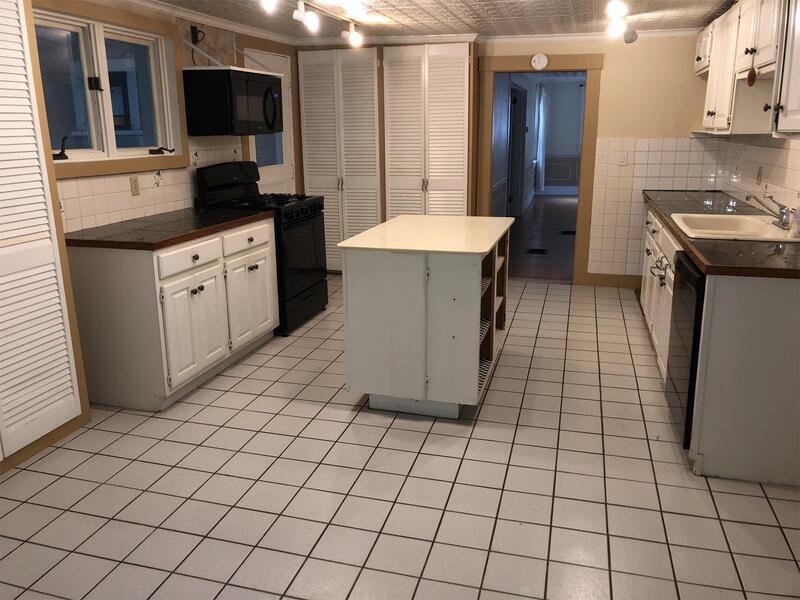 644 Court St - Photo 3 of 18