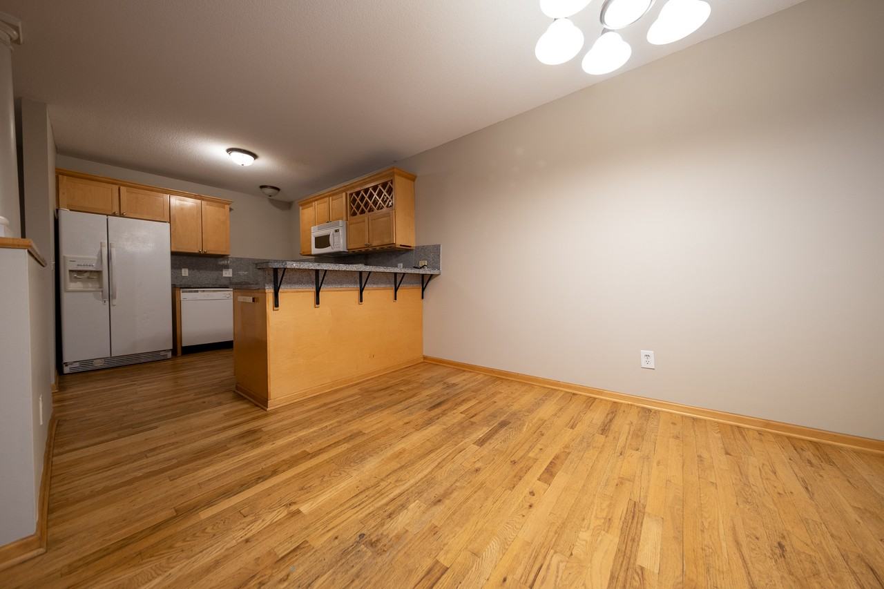 350 Stevens St W #350 - Photo 4 of 19