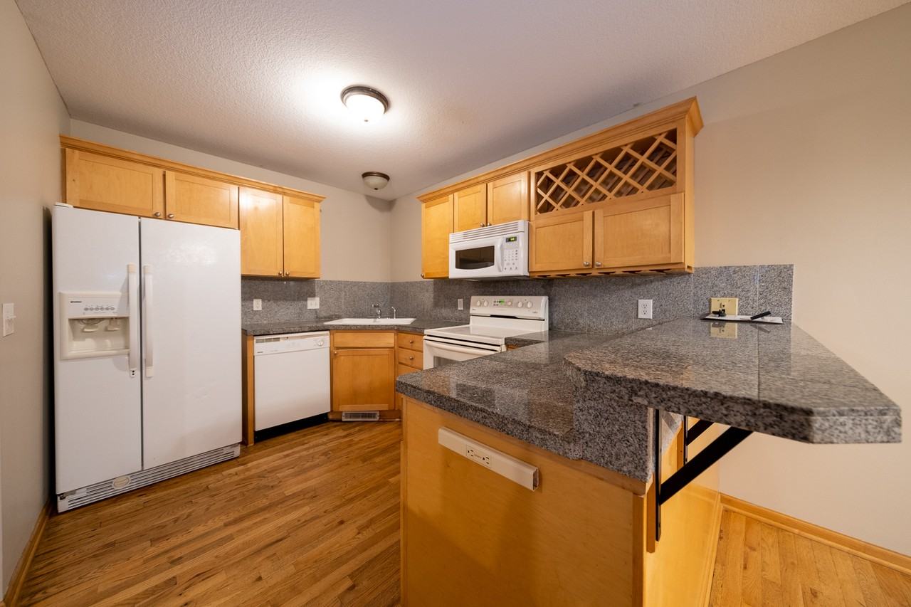 350 Stevens St W #350 - Photo 5 of 19