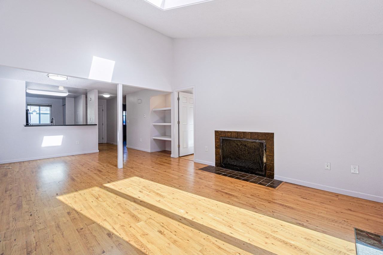 708 126th Ave Ne #1 - Photo 4 of 17