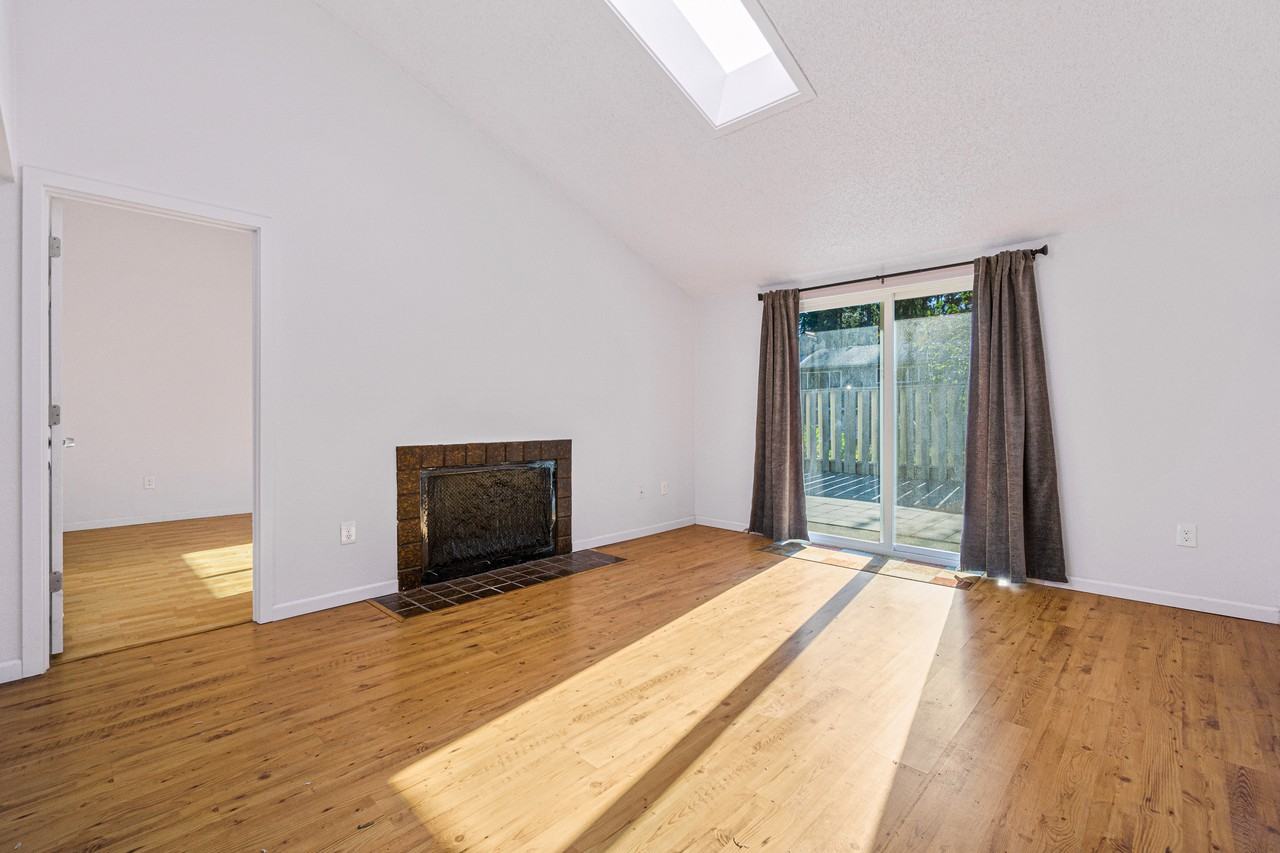 708 126th Ave Ne #1 - Photo 5 of 17