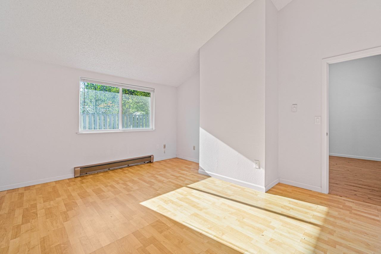 708 126th Ave Ne #1 - Photo 7 of 17