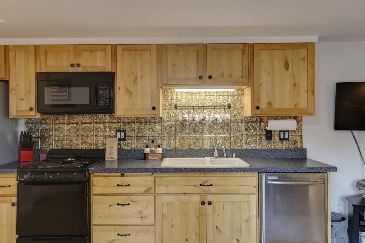 595 Wyoming Avenue #A - Photo 5 of 36