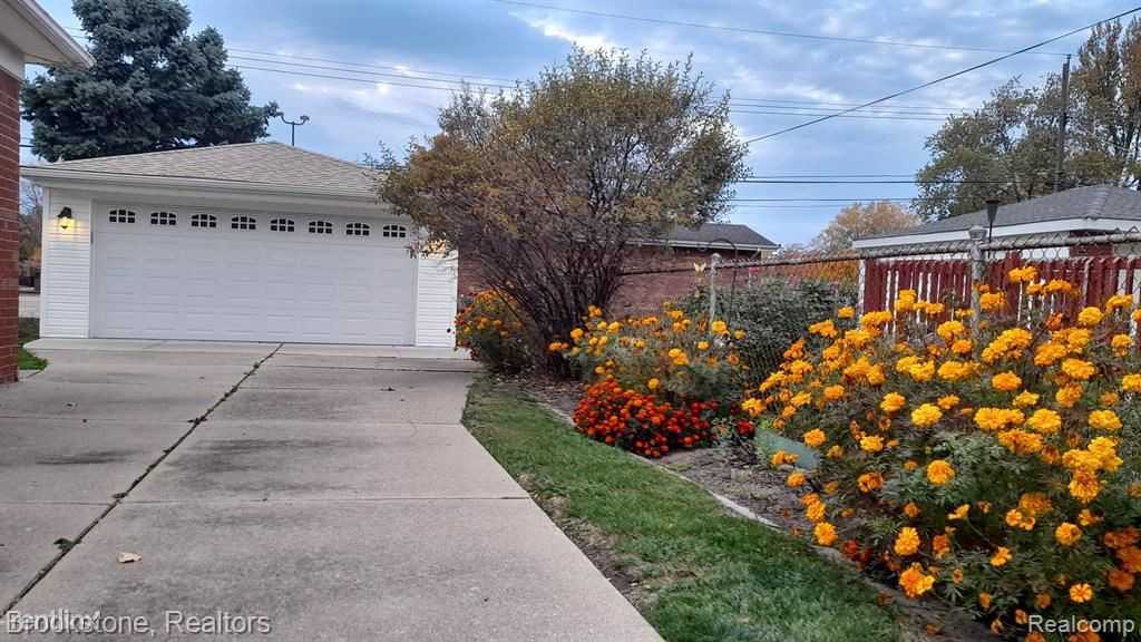 25227 Saint Clement Dr - Photo 2 of 9