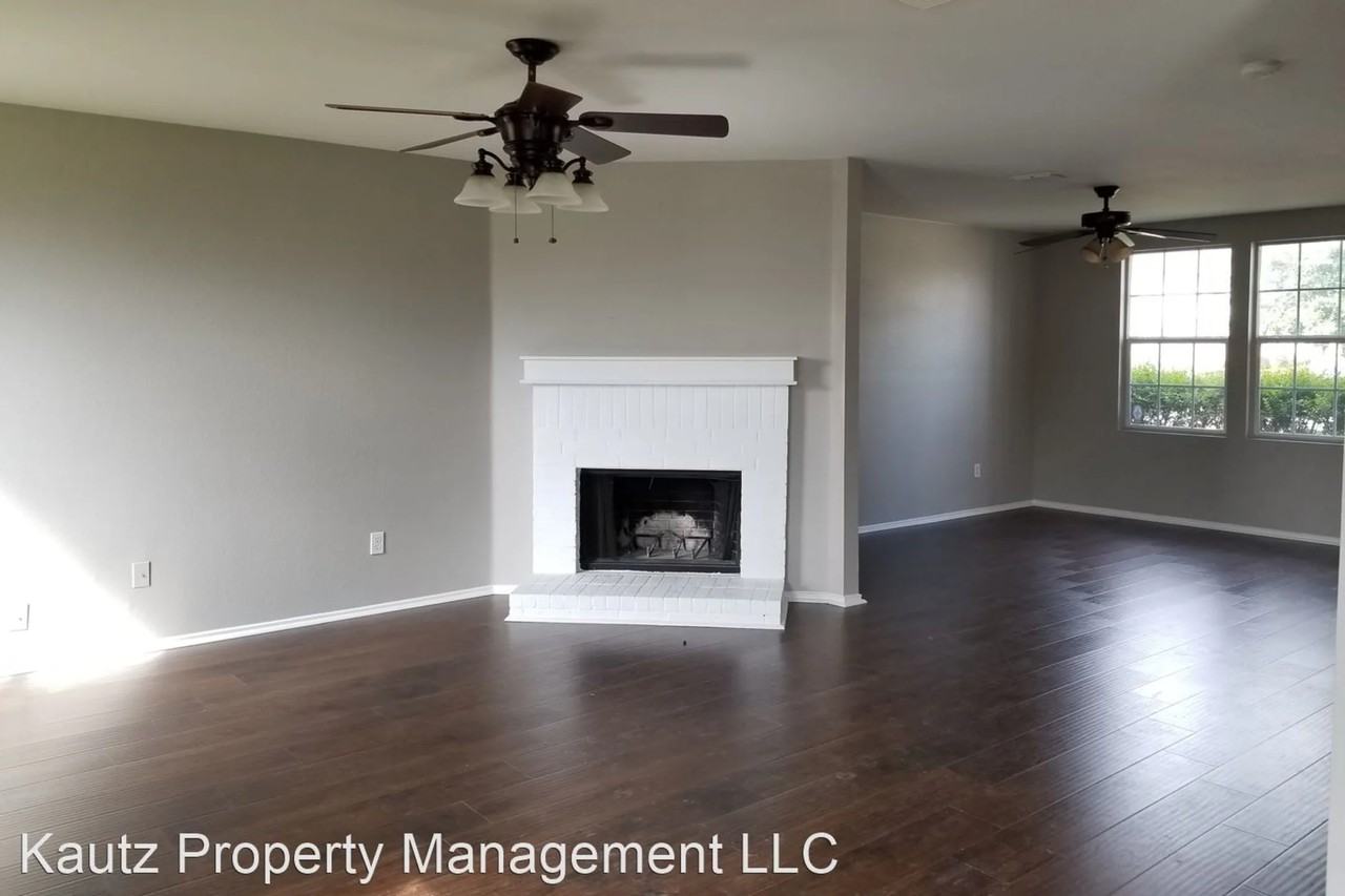 1313 Erin Ct - Photo 2 of 14