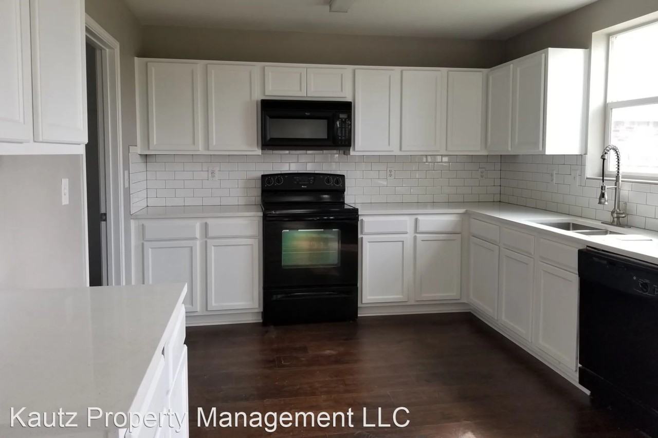 1313 Erin Ct - Photo 3 of 14