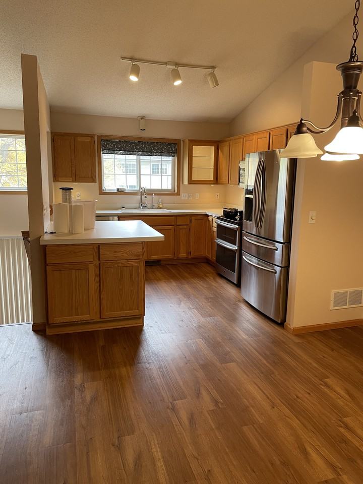 502 Creekside Dr #502 - Photo 3 of 13