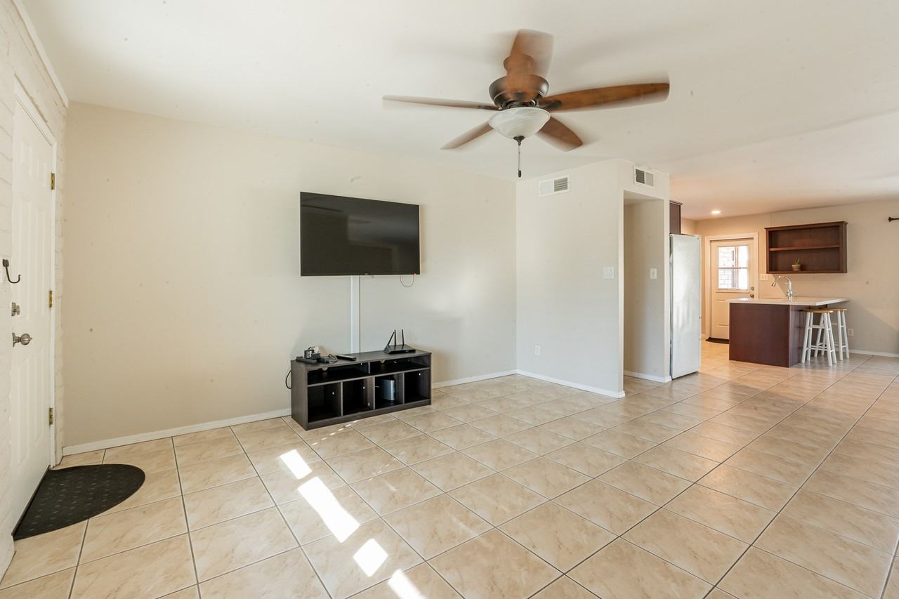 2643 South Butte Avenue - Photo 3 of 30