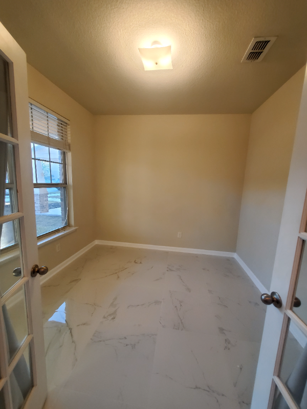 1049 Marietta Ln - Photo 6 of 38